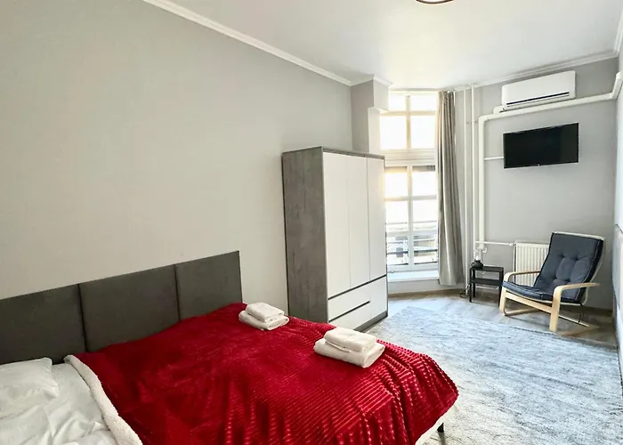 Downtown Apartment House Red